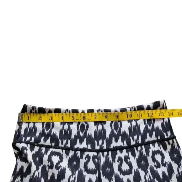 Lululemon Wunder Under Crop Ikat Print Rare 2011 Black Purple White Women's 6 - Picture 9 of 11